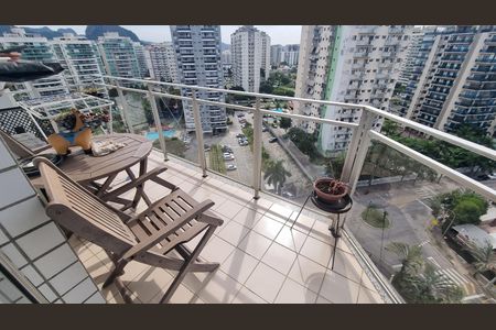Apartamento à venda com 77m², 2 quartos e 1 vaga Apartamento à venda com 77m², 2 quartos e 1 vagaVaranda