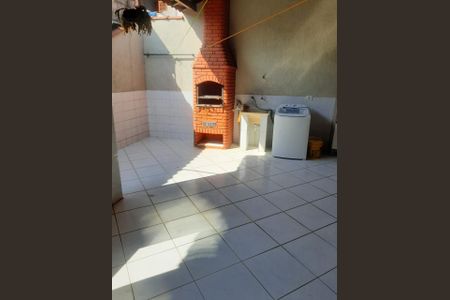 Casa à venda com 269m², 3 quartos e 2 vagas Casa à venda com 269m², 3 quartos e 2 vagasÁrea externa