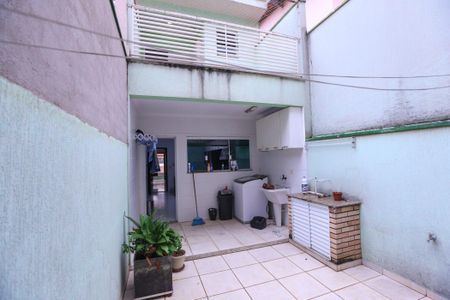 Casa para alugar com 130m², 2 quartos e 2 vagas Casa para alugar com 130m², 2 quartos e 2 vagasQuintal