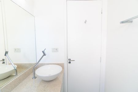 Banheiro de apartamento para alugar com 1 quarto, 50m² em Vila Clementino, São Paulo