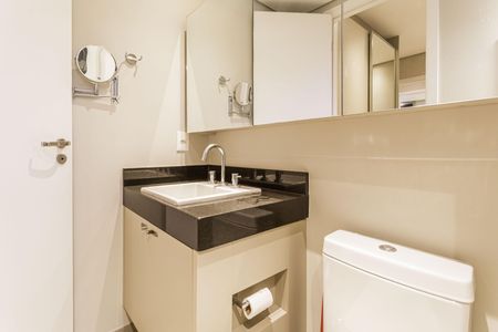 Apartamento à venda com 81m², 2 quartos e 2 vagas Apartamento à venda com 81m², 2 quartos e 2 vagasBanheiro da Suíte