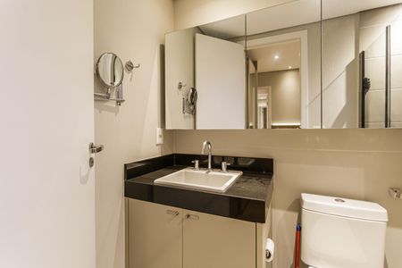 Apartamento à venda com 81m², 2 quartos e 2 vagas Apartamento à venda com 81m², 2 quartos e 2 vagasBanheiro da Suíte