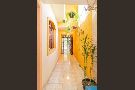 Casa à venda com 141m², 3 quartos e 2 vagas Casa à venda com 141m², 3 quartos e 2 vagasCorredor Externo