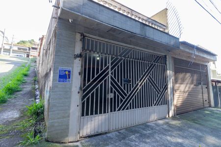 Casa à venda com 141m², 3 quartos e 2 vagas Casa à venda com 141m², 3 quartos e 2 vagasFachada
