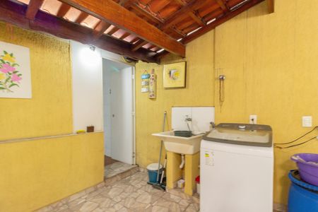 Casa à venda com 141m², 3 quartos e 2 vagas Casa à venda com 141m², 3 quartos e 2 vagasLavanderia