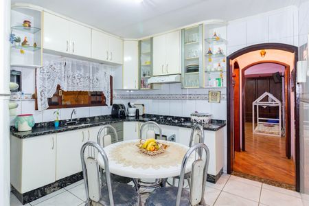 Casa à venda com 141m², 3 quartos e 2 vagas Casa à venda com 141m², 3 quartos e 2 vagasCozinha