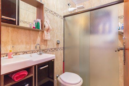 Casa à venda com 141m², 3 quartos e 2 vagas Casa à venda com 141m², 3 quartos e 2 vagasBanheiro social