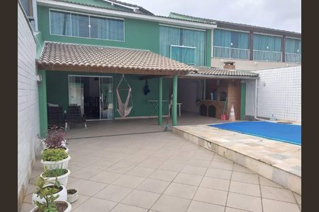 Casa à venda com 230m², 3 quartos e 4 vagas