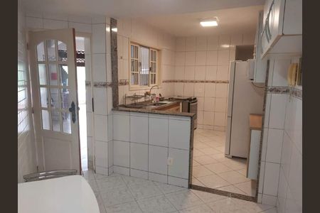Casa à venda com 230m², 3 quartos e 4 vagas