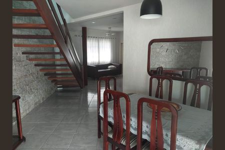 Casa à venda com 230m², 3 quartos e 4 vagas