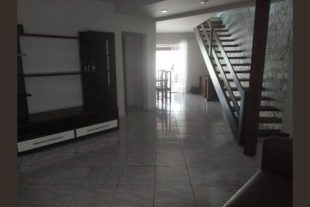 Casa à venda com 230m², 3 quartos e 4 vagas