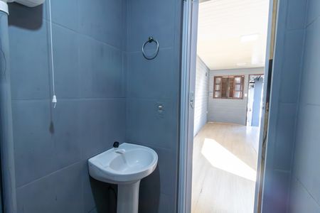Casa para alugar com 30m², 2 quartos e 1 vaga Casa para alugar com 30m², 2 quartos e 1 vagaBanheiro social