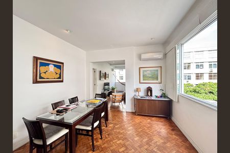 Apartamento à venda com 100m², 2 quartos e 1 vaga Apartamento à venda com 100m², 2 quartos e 1 vagaSala
