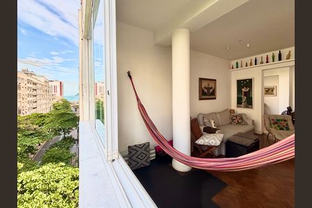 Apartamento à venda com 100m², 2 quartos e 1 vaga Apartamento à venda com 100m², 2 quartos e 1 vagaSala
