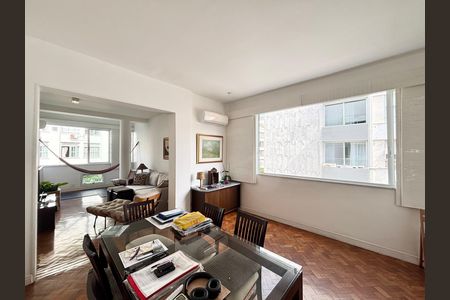 Apartamento à venda com 100m², 2 quartos e 1 vaga Apartamento à venda com 100m², 2 quartos e 1 vagaSala