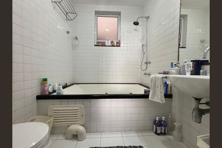 Apartamento à venda com 100m², 2 quartos e 1 vaga Apartamento à venda com 100m², 2 quartos e 1 vagaSuíte - banheiro