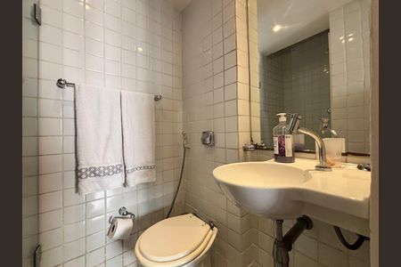 Apartamento à venda com 100m², 2 quartos e 1 vaga Apartamento à venda com 100m², 2 quartos e 1 vagaBanheiro social