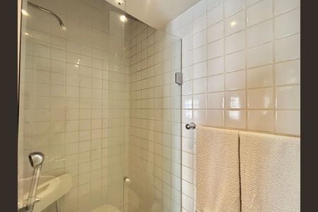 Apartamento à venda com 100m², 2 quartos e 1 vaga Apartamento à venda com 100m², 2 quartos e 1 vagaBanheiro social