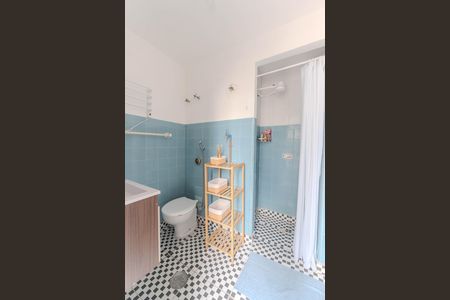 Banheiro social de kitnet/studio para alugar com 1 quarto, 28m² em Bela Vista, São Paulo