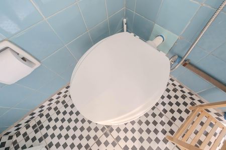Banheiro social de kitnet/studio para alugar com 1 quarto, 28m² em Bela Vista, São Paulo