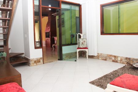 Casa para alugar com 350m², 4 quartos e 2 vagas