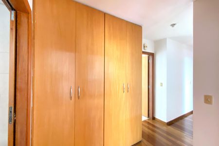 Apartamento para alugar com 140m², 4 quartos e 3 vagas Apartamento para alugar com 140m², 4 quartos e 3 vagasQuarto 3