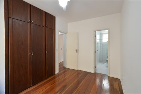 Apartamento à venda com 80m², 3 quartos e 2 vagasSuíte