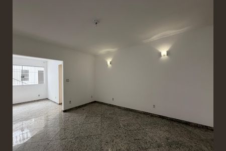 Casa à venda com 116m², 3 quartos e 2 vagasSala