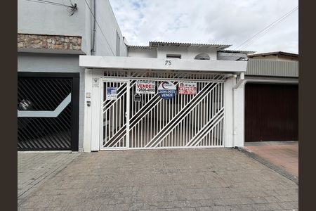 Fachada de casa à venda com 3 quartos, 116m² em Vila Claudia, São Paulo
