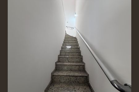 Escada de casa à venda com 3 quartos, 116m² em Vila Claudia, São Paulo
