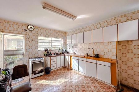 Casa à venda com 3 quartos, 140m² em Vila Azevedo, São Paulo