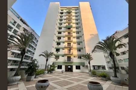 Apartamento à venda com 70m², 2 quartos e 1 vaga Apartamento à venda com 70m², 2 quartos e 1 vagaFachada