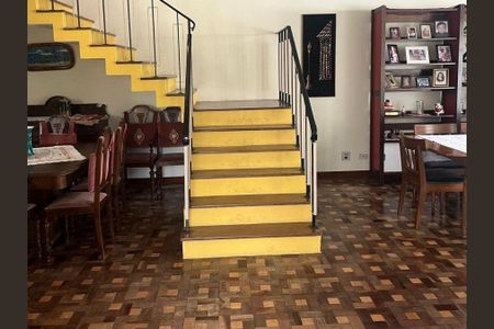 Casa à venda com 200m², 4 quartos e 5 vagas