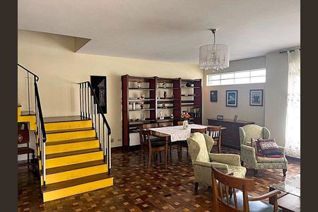 Casa à venda com 200m², 4 quartos e 5 vagas