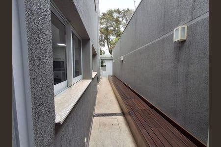 Casa à venda com 270m², 4 quartos e 6 vagas