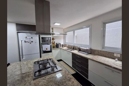 Casa à venda com 270m², 4 quartos e 6 vagas