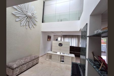 Casa à venda com 270m², 4 quartos e 6 vagas