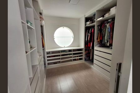 Casa à venda com 270m², 4 quartos e 6 vagas