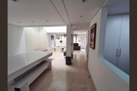 Casa à venda com 270m², 4 quartos e 6 vagas