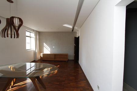 Apartamento para alugar com 120m², 3 quartos e 1 vagaSala