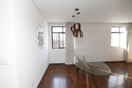 Apartamento para alugar com 120m², 3 quartos e 1 vagaDetalhe Sala