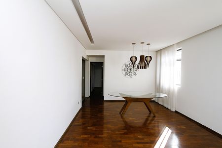 Apartamento para alugar com 120m², 3 quartos e 1 vagaSala