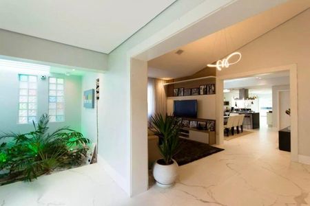 Casa à venda com 3 quartos, 300m² em Pacaembu, São Paulo
