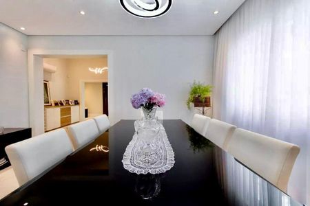 Casa à venda com 3 quartos, 300m² em Pacaembu, São Paulo