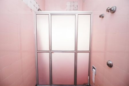 Casa à venda com 254m², 4 quartos e 2 vagas Casa à venda com 254m², 4 quartos e 2 vagasBanheiro