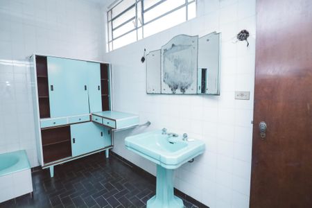 Casa à venda com 254m², 4 quartos e 2 vagas Casa à venda com 254m², 4 quartos e 2 vagasBanheiro da Suíte