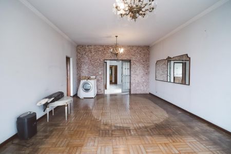 Casa à venda com 254m², 4 quartos e 2 vagas Casa à venda com 254m², 4 quartos e 2 vagasSala
