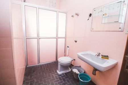 Casa à venda com 254m², 4 quartos e 2 vagas Casa à venda com 254m², 4 quartos e 2 vagasBanheiro