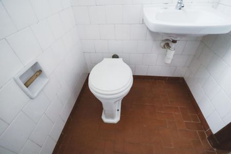 Casa à venda com 254m², 4 quartos e 2 vagas Casa à venda com 254m², 4 quartos e 2 vagasBanheiro de serviço