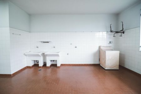 Casa à venda com 254m², 4 quartos e 2 vagas Casa à venda com 254m², 4 quartos e 2 vagasÁrea de Serviço